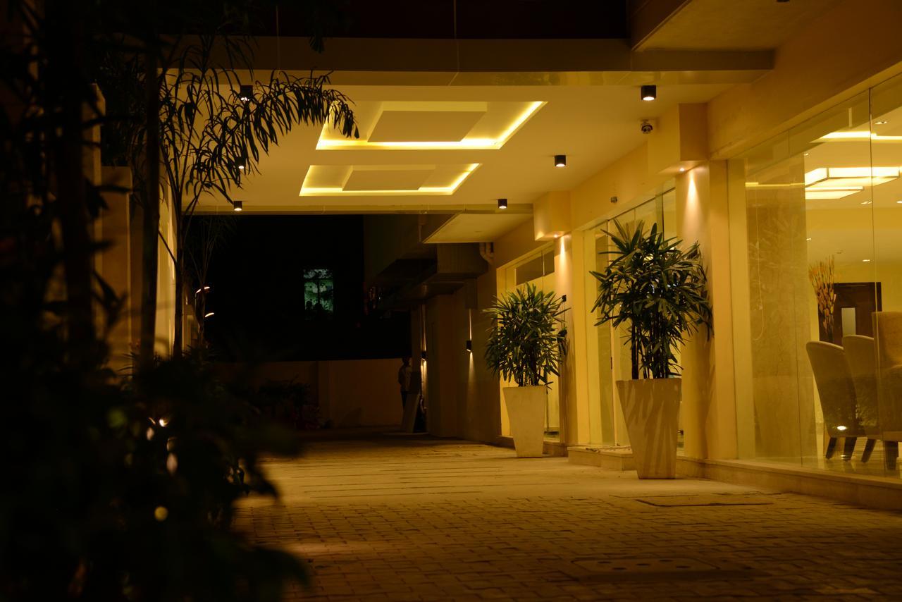 Blu Iris Hotell Chennai Exteriör bild