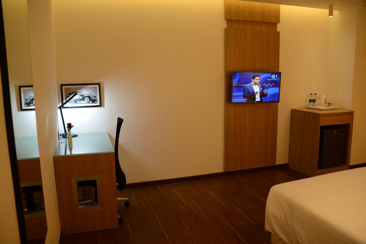 Blu Iris Hotell Chennai Exteriör bild