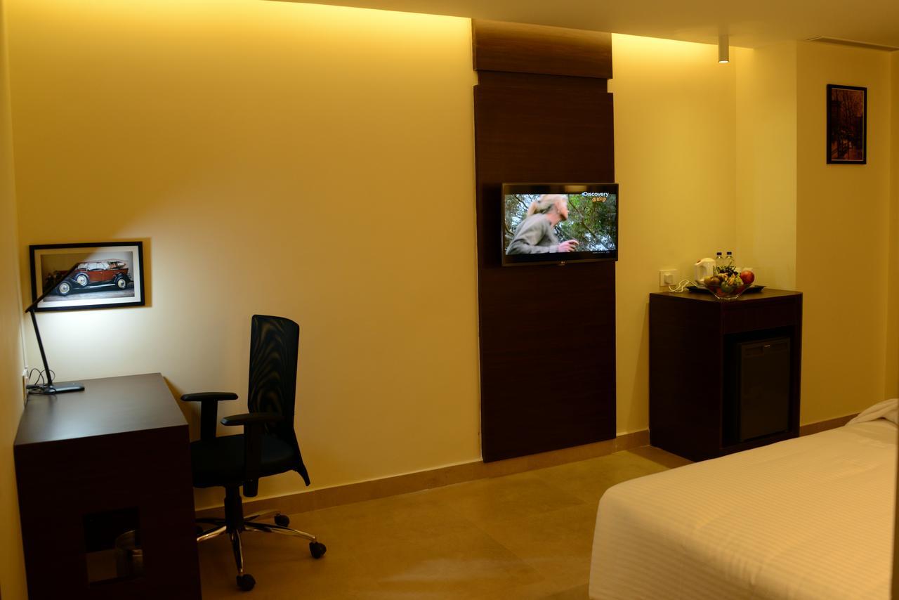 Blu Iris Hotell Chennai Exteriör bild