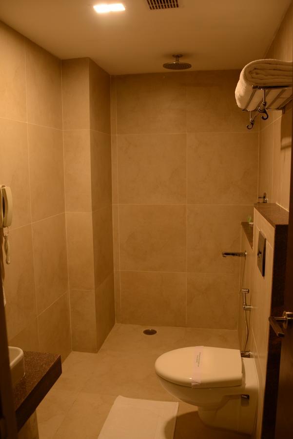 Blu Iris Hotell Chennai Exteriör bild