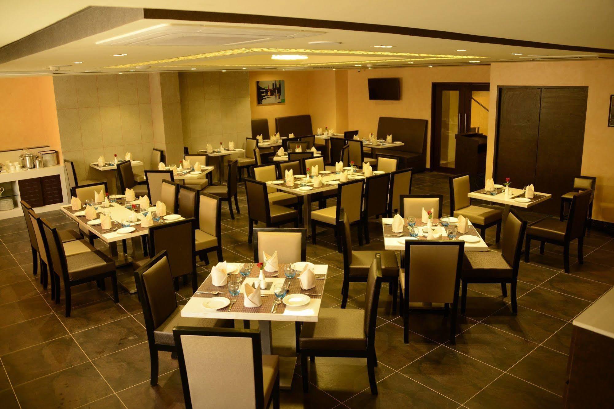 Blu Iris Hotell Chennai Exteriör bild