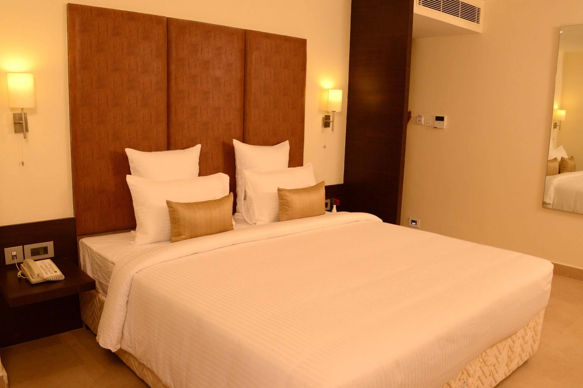 Blu Iris Hotell Chennai Exteriör bild
