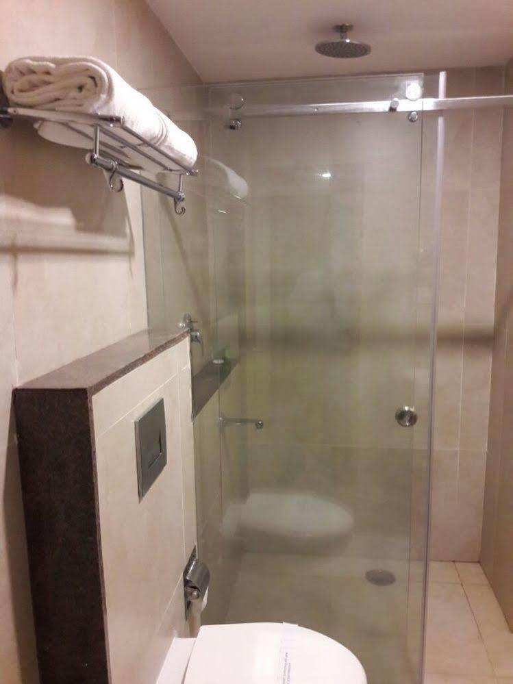 Blu Iris Hotell Chennai Exteriör bild