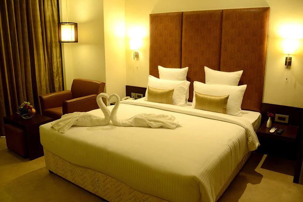 Blu Iris Hotell Chennai Exteriör bild