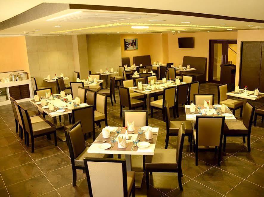 Blu Iris Hotell Chennai Exteriör bild